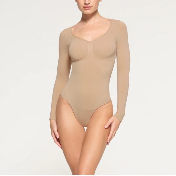 SKIMS Clay Seamless Sculpt Long Sleeve Bodysuit M